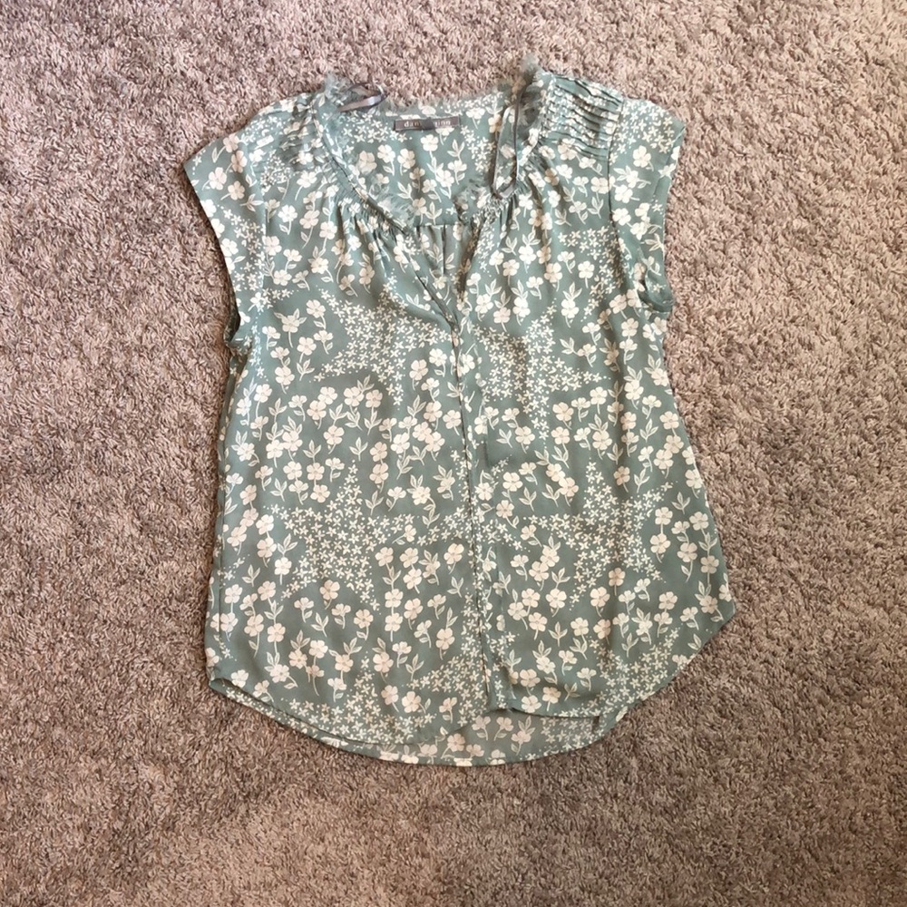 💙 Daniel Rainn Bernal Split Neck / Stitch Fix / MP 💙